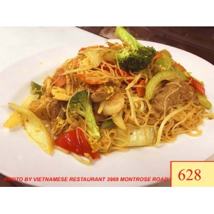 628. BÚN XÀO SINGAPORE THẬP CẨM - SINGAPORE STYLE VERMICELLI WITH ASSORTED MEAT, SEAFOOD, MIXED VEGETABLES & EGG